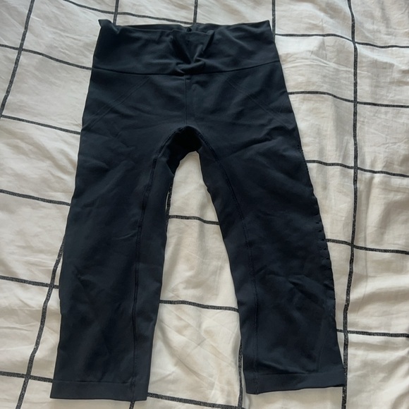 ATHLETA CROP LEGGINGS - Picture 4 of 5